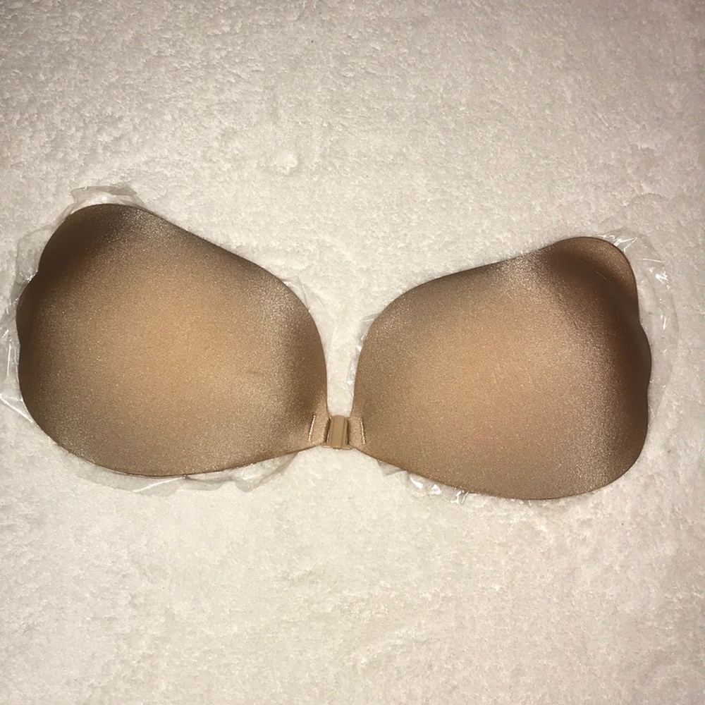 NWT.  Strapless, backless bra.  DD cup.